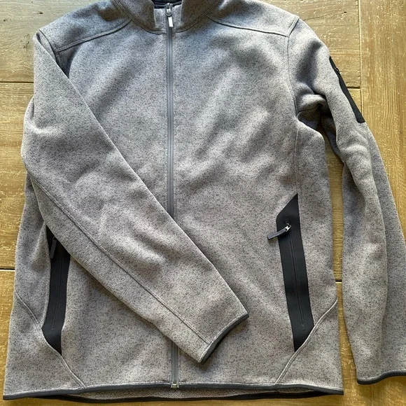 Arc'teryx Men's Gray Sweater - Picture 3 of 5